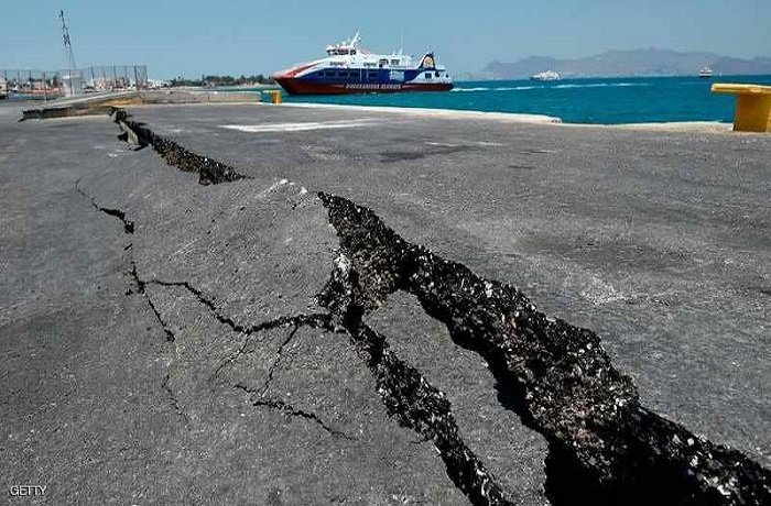 زلزال يضرب وسط اليونان