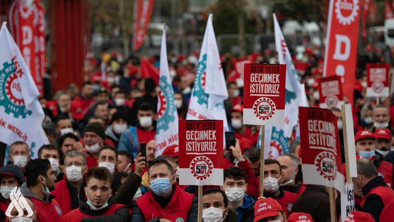 تركيا.. تظاهرات في اسطنبول احتجاجا على تدهور الأوضاع الاقتصادية