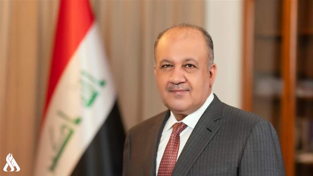 وزير الدفاع يبارك للشعب العراقي بمناسبة يوم النصر