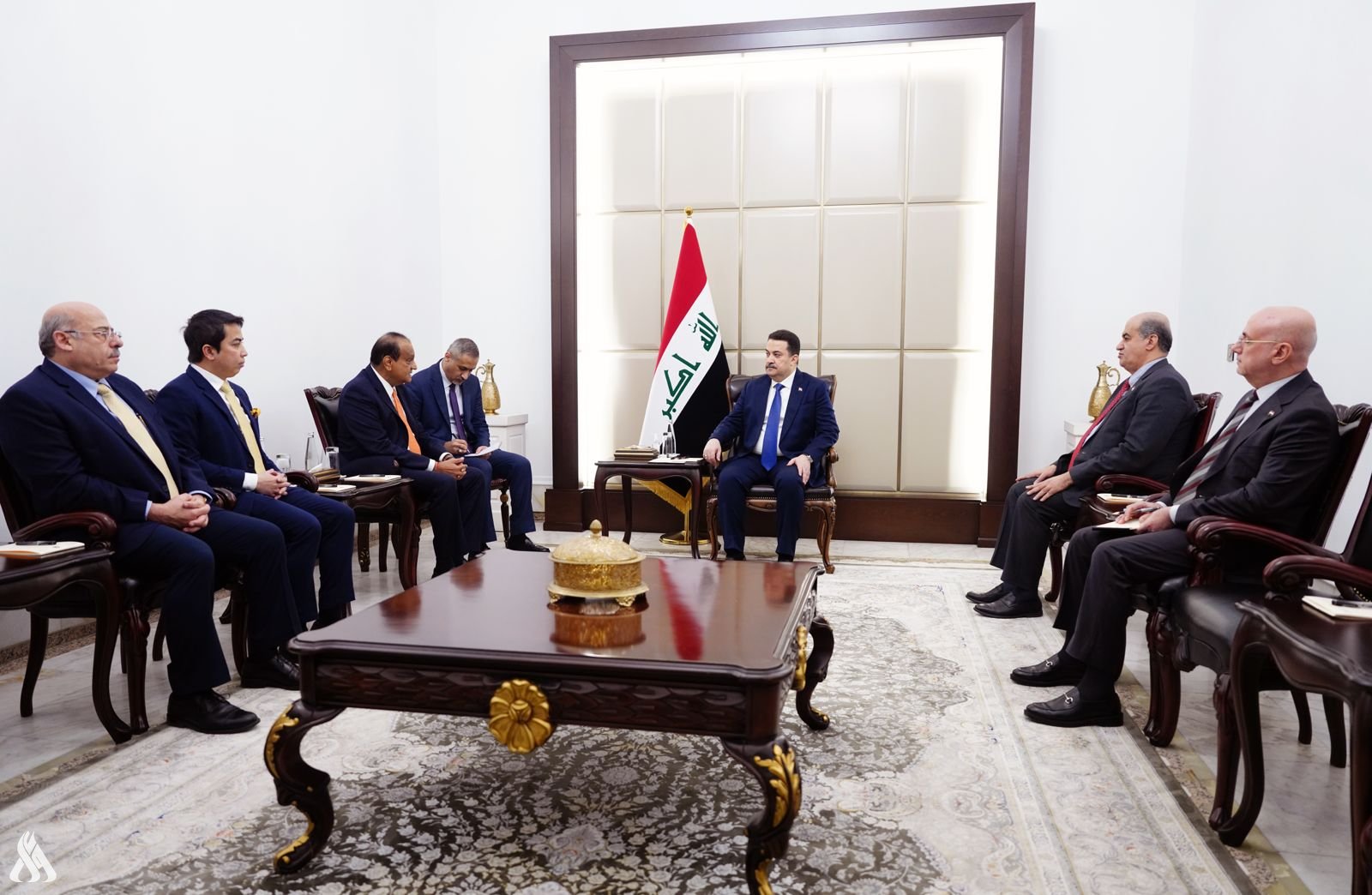 رئيس الوزراء يناقش مع تحالف شركات ماليزي مشروعي مترو بغداد وقطار النجف - كربلاء
