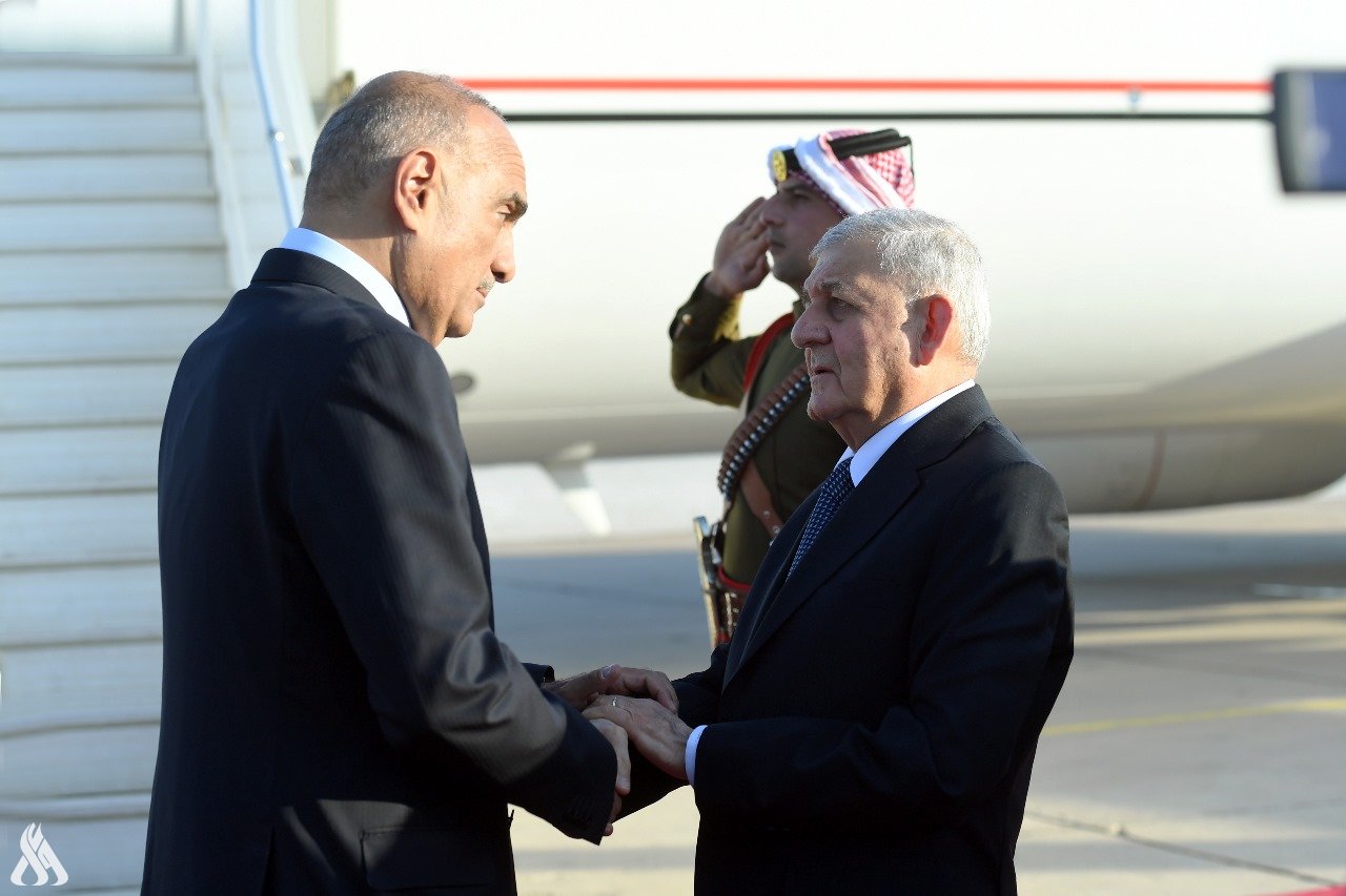 رئيس الجمهورية يعود لبغداد بعد اختتام زيارته إلى الأردن