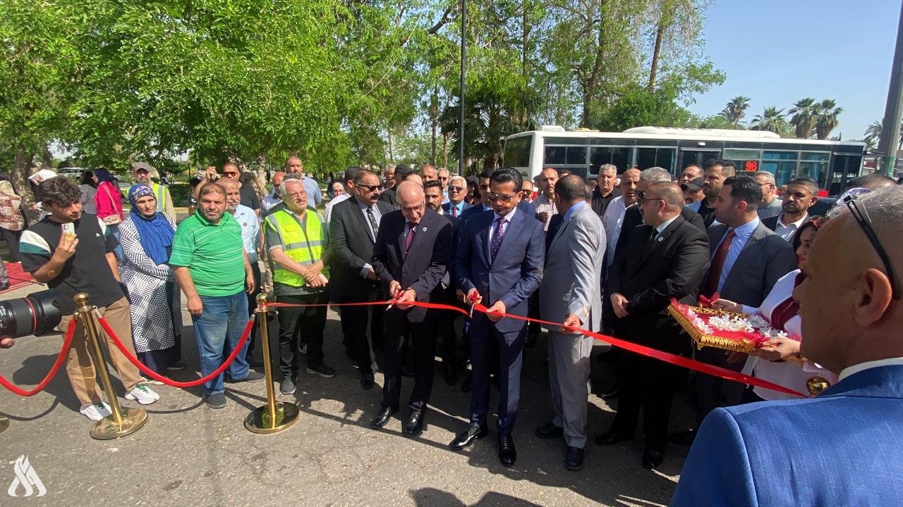 وزير النقل يفتتح خط النقل الجماعي في مجمع جامعة بغداد