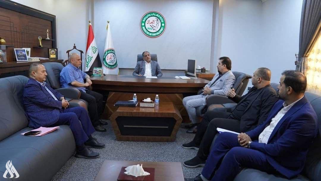 وزير الشباب يناقش مع اتحاد تنس كرة القدم استضافة العراق بطولة العالم للعبة