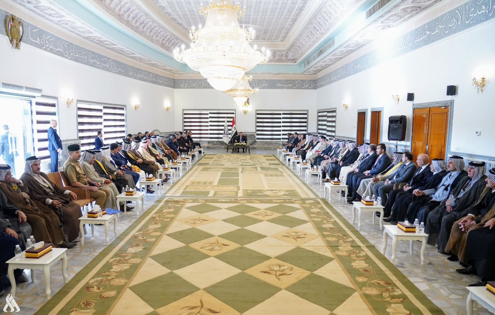 رئيس الوزراء يلتقي شيوخ عشائر ووجهاء محافظة بابل