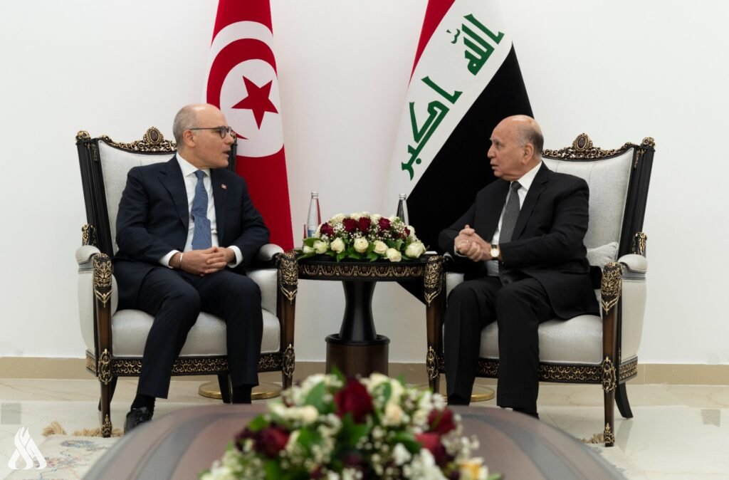 وزير الخارجية يؤكد ضرورة تطوير العلاقات الاقتصادية مع تونس